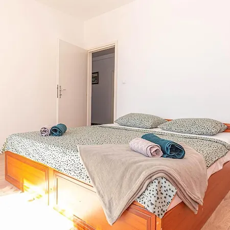 Nocturno Apartment *