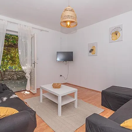 Nocturno Apartment *